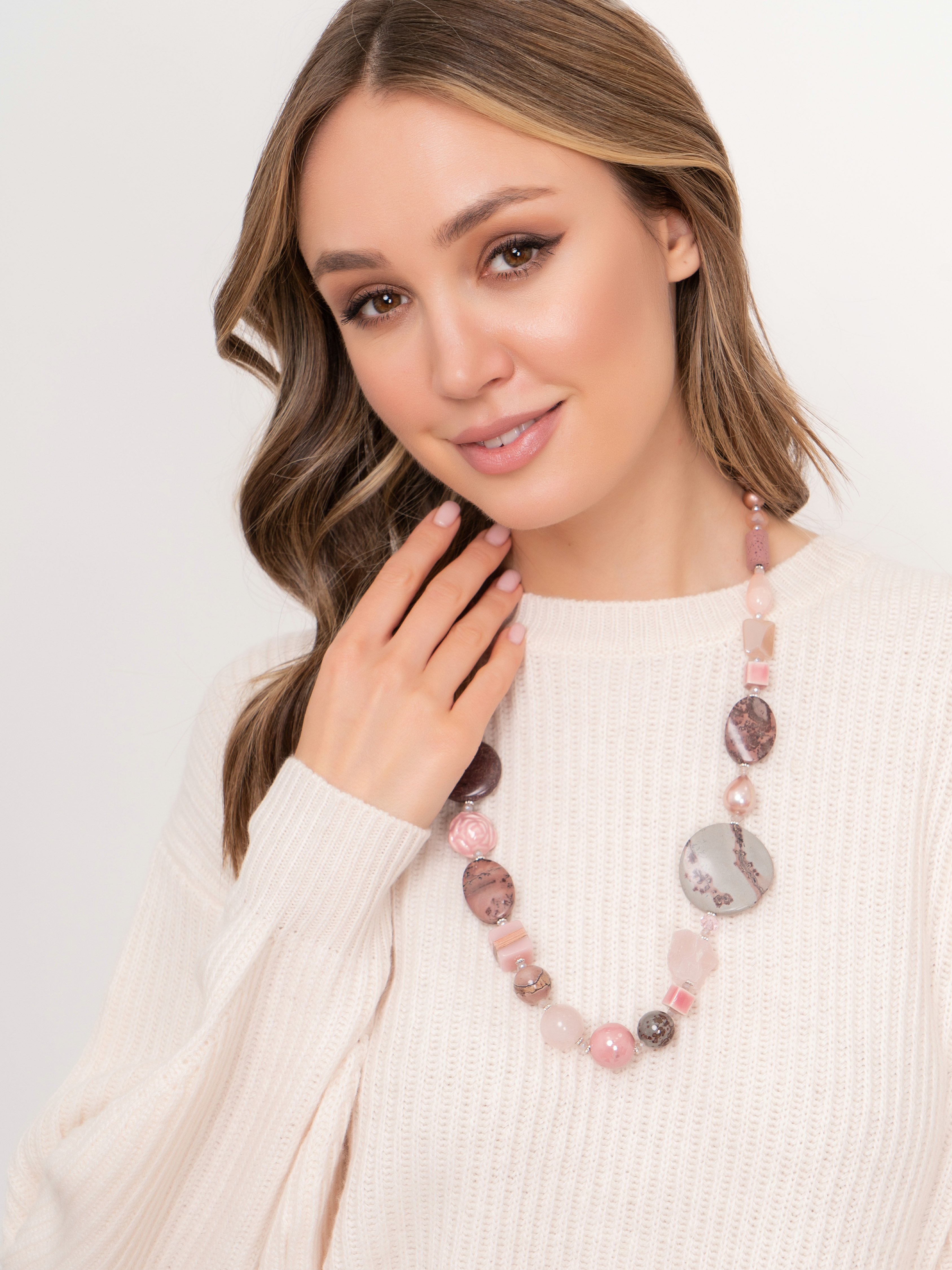 359579/21-02 Бусы Пепел розы ср. Ярославна