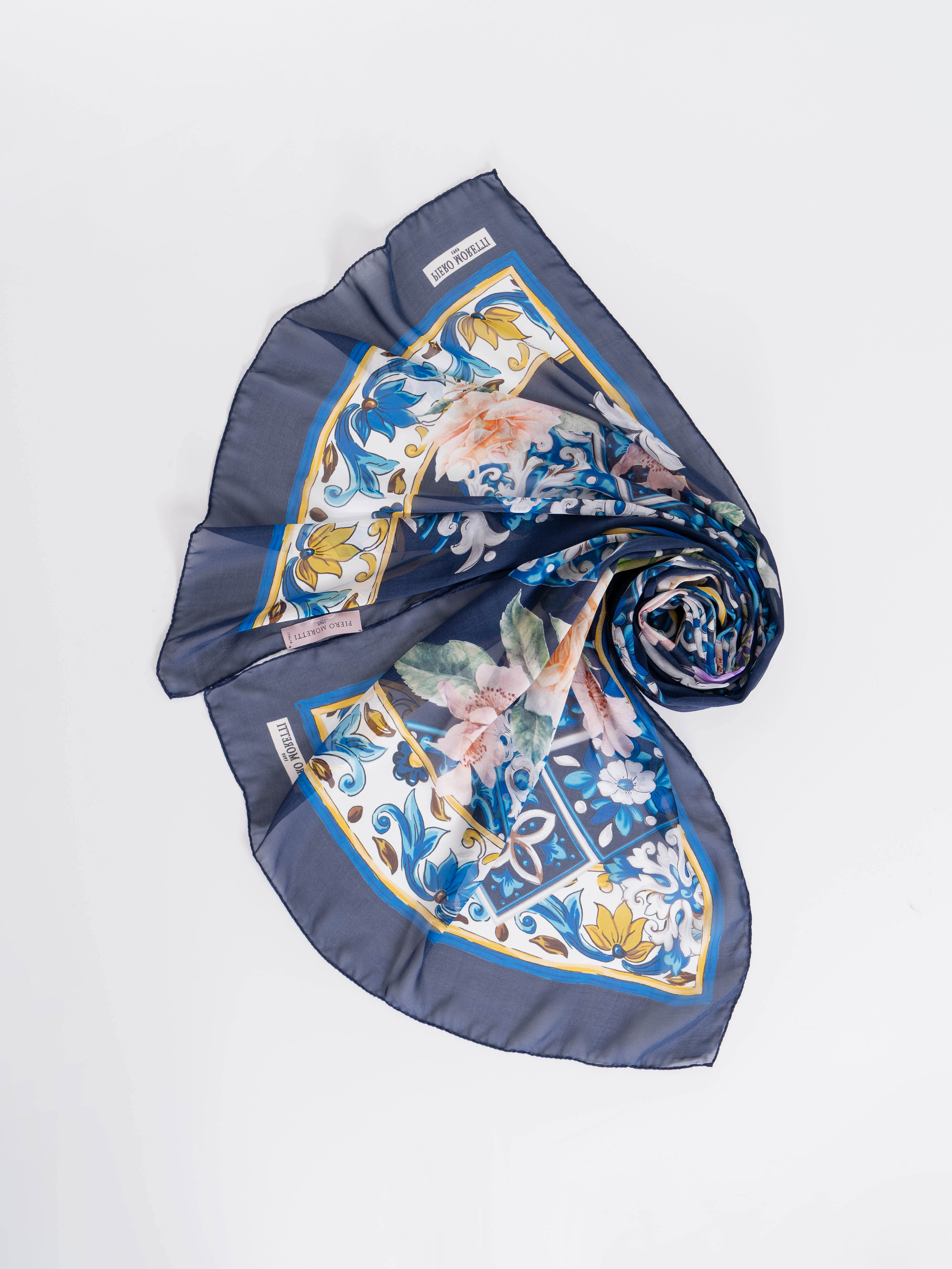 ЭSTOLA 280/19-01 Палантин Piero Moretti