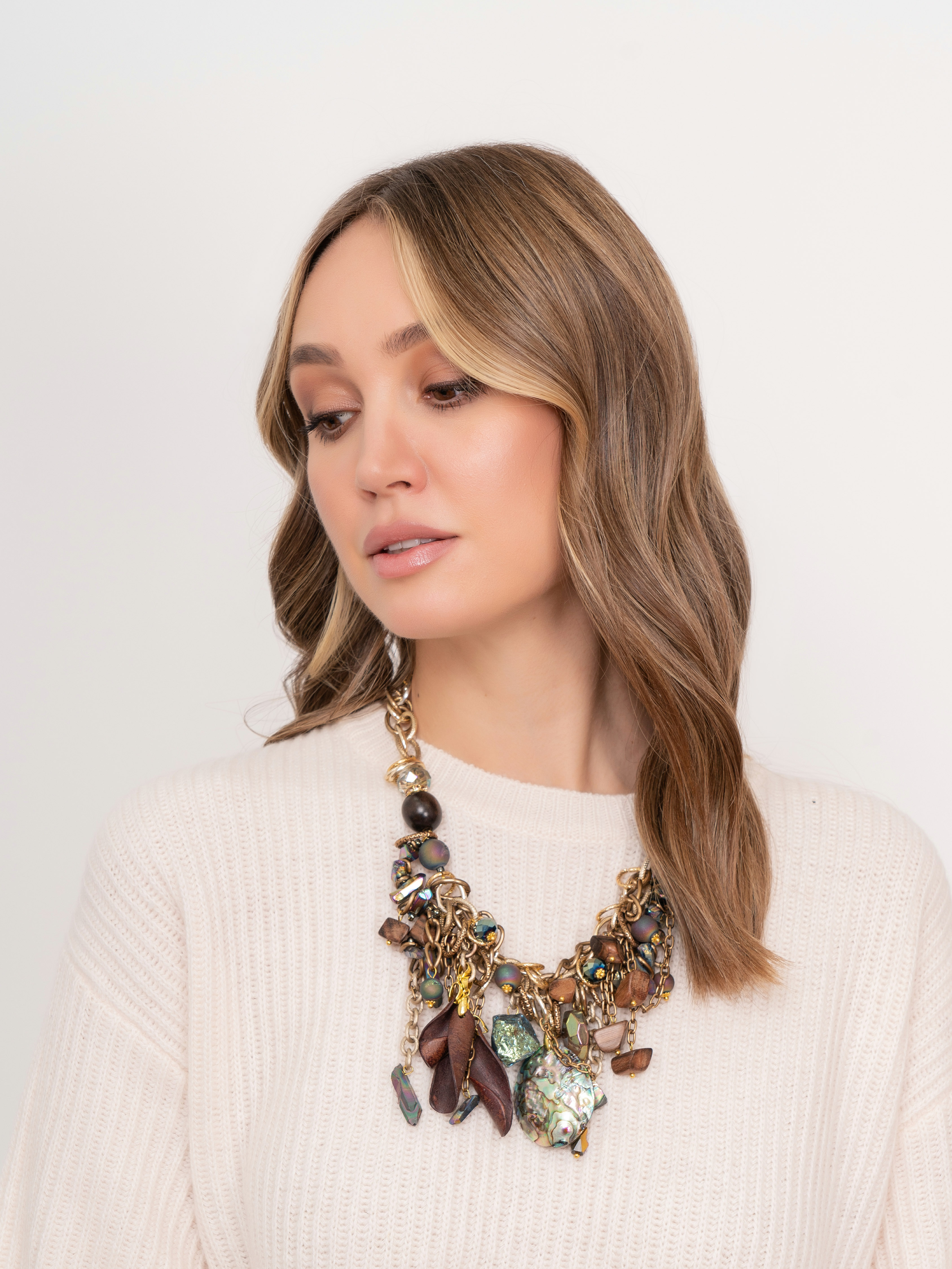 425991/21-02 Колье Тайна смуглого золота Ярославна