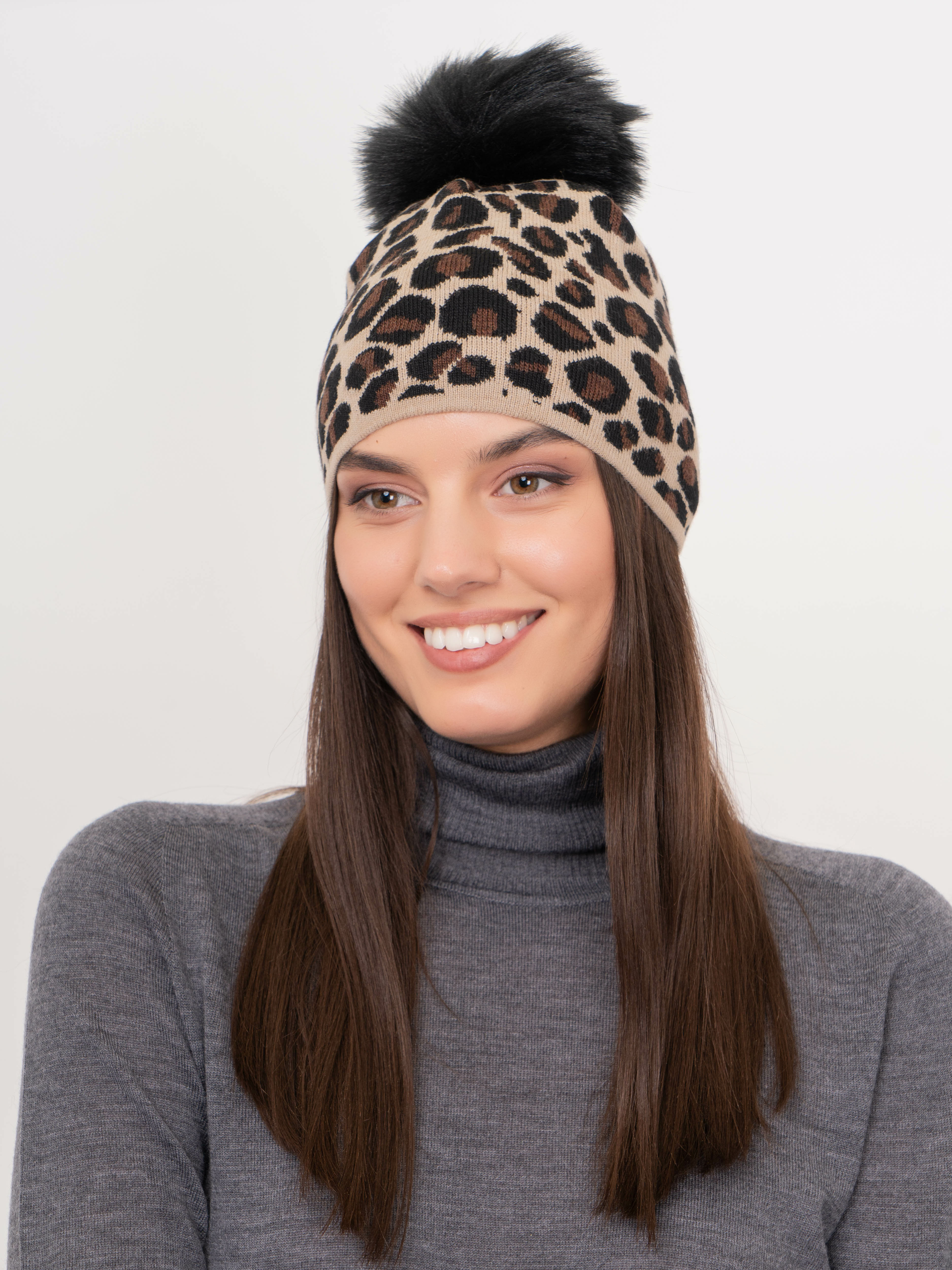 Э55760108 VENACO/20-02 Шапка с помпоном EMME