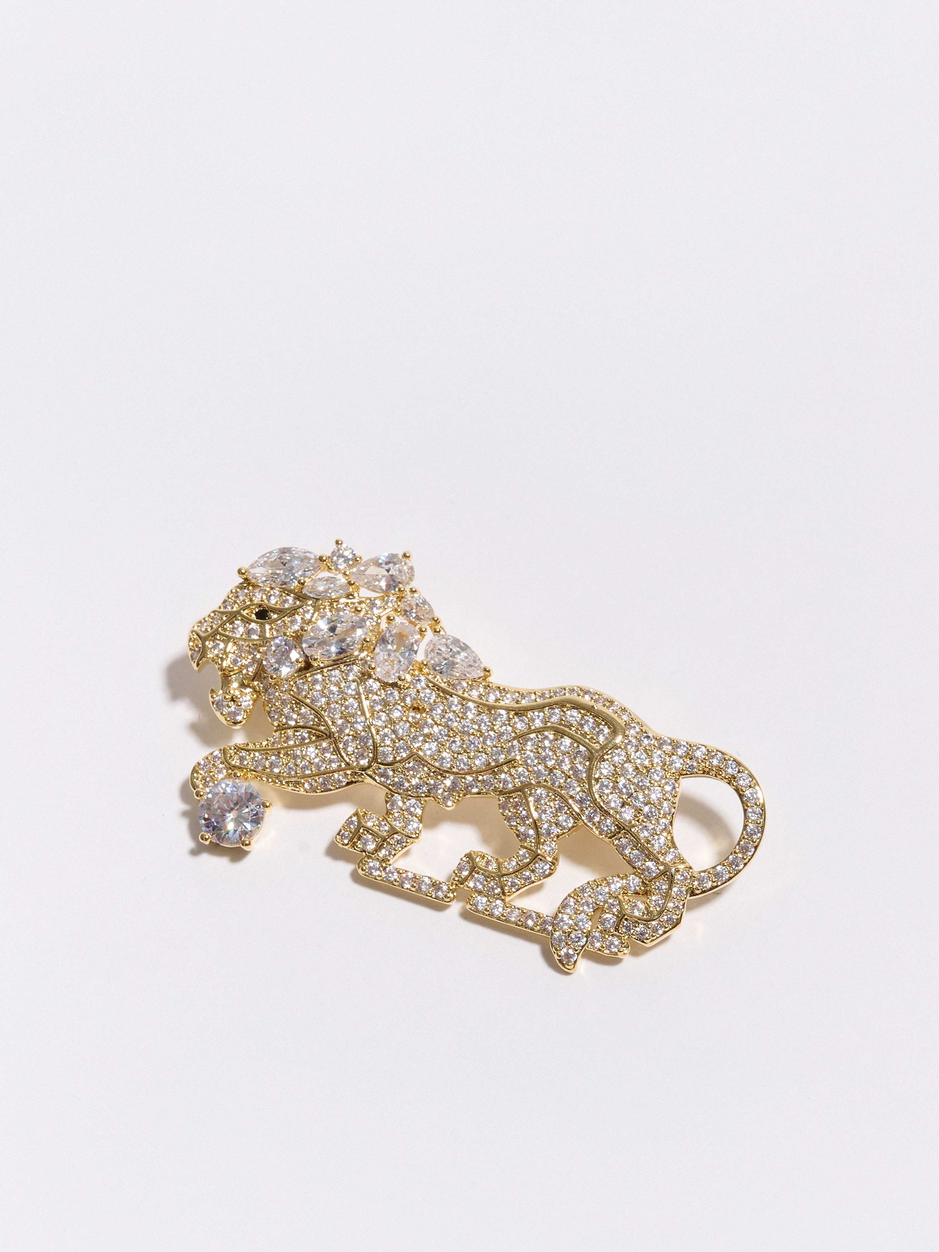 Э423225/24-02 Брошь Золотой лев Ярославна