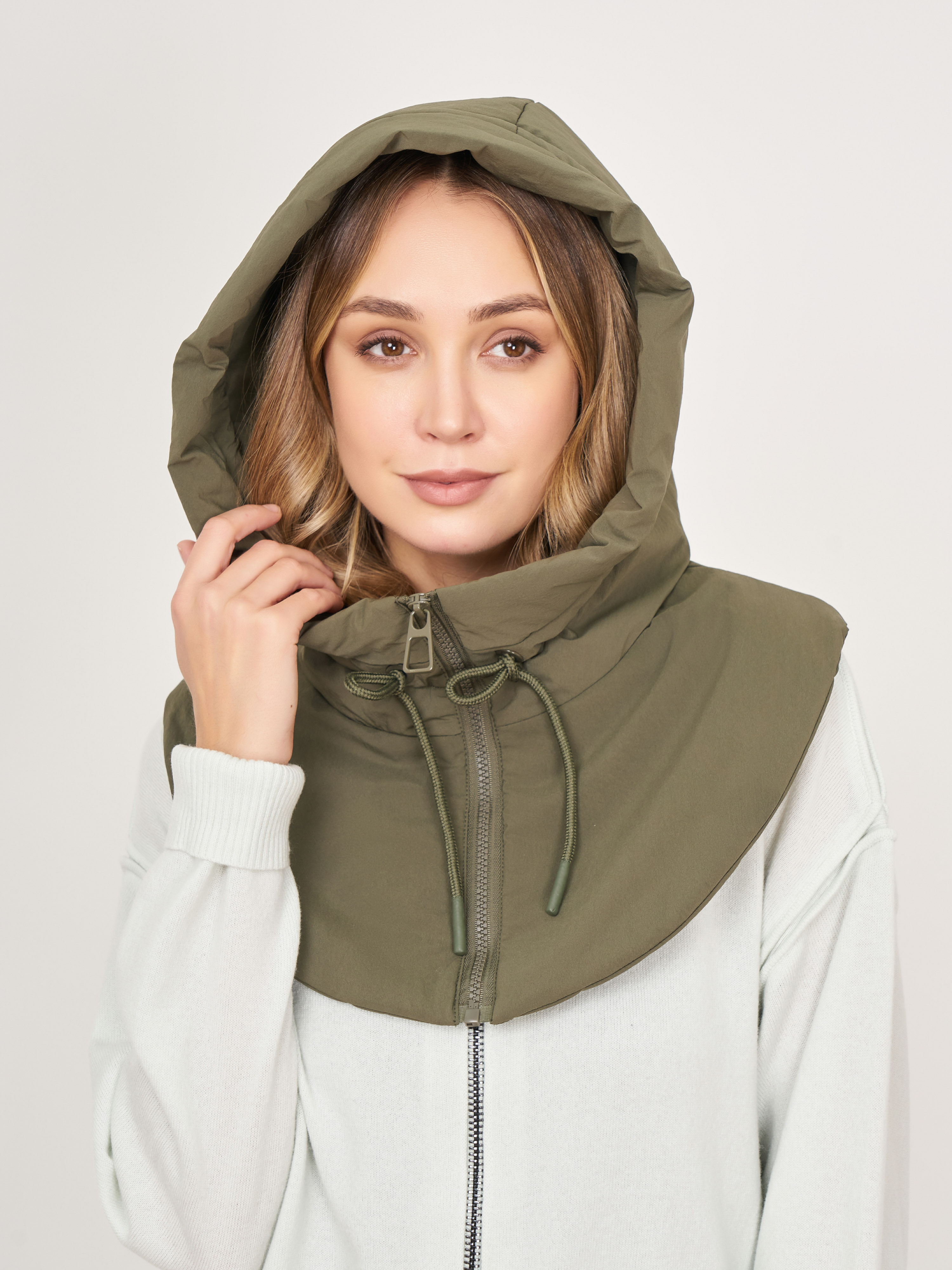 Э1116-223/22-02 Капор-манишка Franco Vello